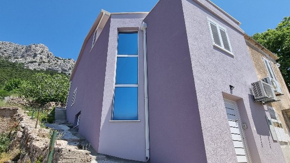 Beautiful house with a sea view in Brela!