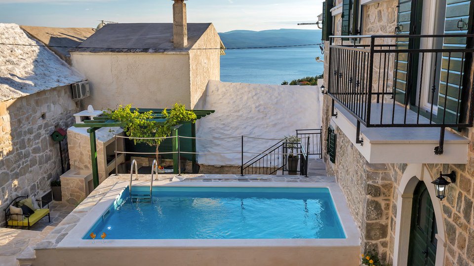 A wonderful property with two stone houses with a swimming pool on the Makarska Riviera!