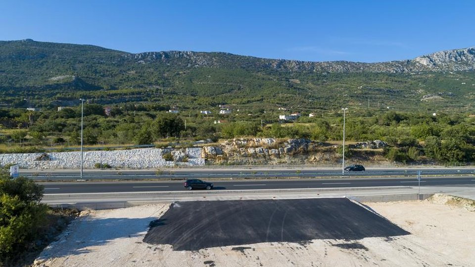 BUILDING LAND PLOT ON A GREAT LOCATION IN ONE OF THE KAŠTELA