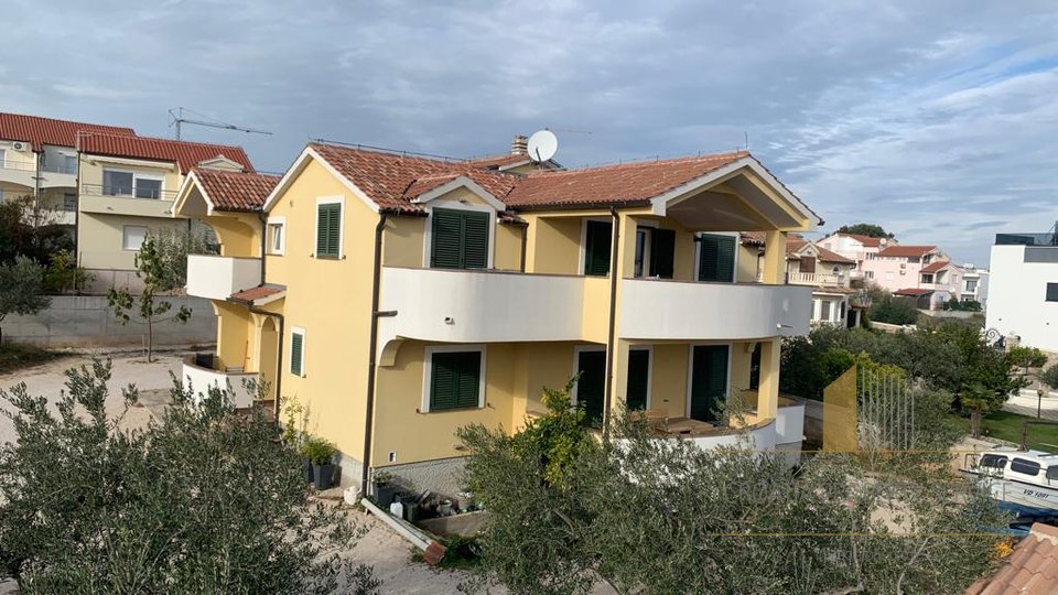 A beautiful house with a swimming pool and a spacious garden in Vodice!
