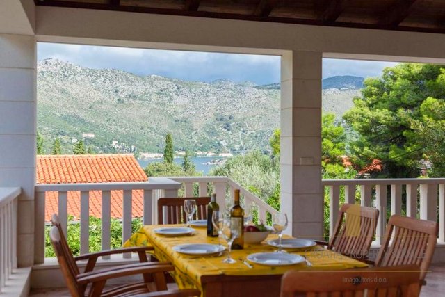 Three villas only 100 meters from the sea in the Dubrovnik area! Promotional prices!