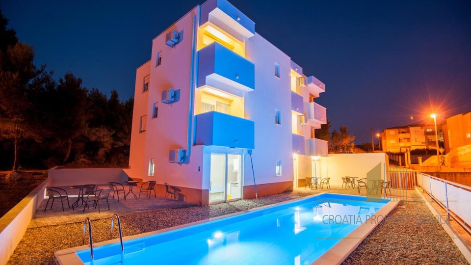 Urbane Apartmentvilla mit Meerblick in der Nähe von Split!