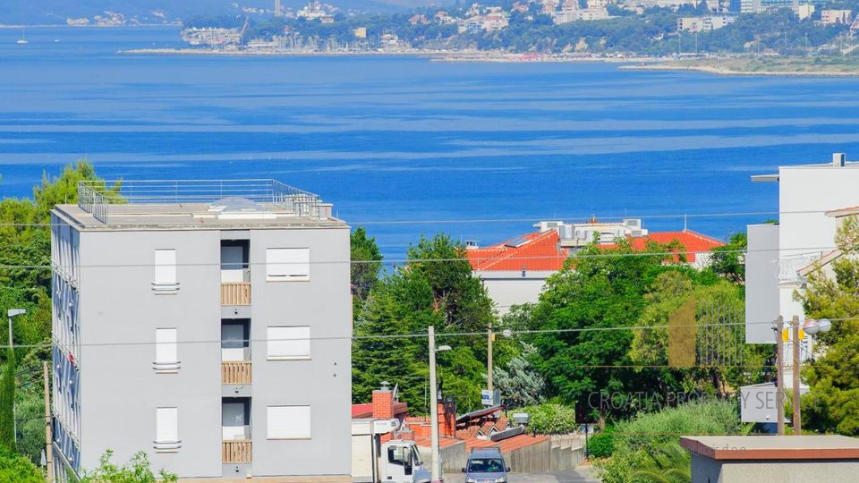 Urbana apartmajska vila s pogledom na morje v bližini Splita!