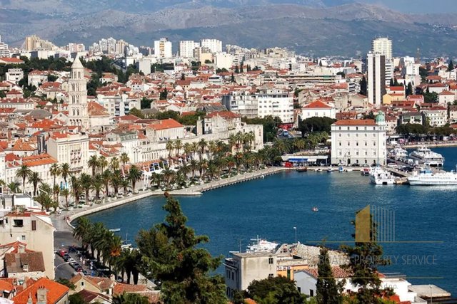 Spacious apartment in an exclusive location in the center of Split!