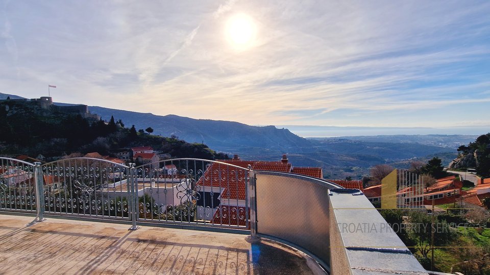 Kuća na atraktivnoj lokaciji s predivnim pogledom u okolici Splita!
