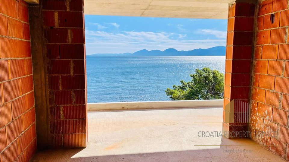 Luksuzni penthouse u izgradnji sa pogledom na more na otoku Hvaru!