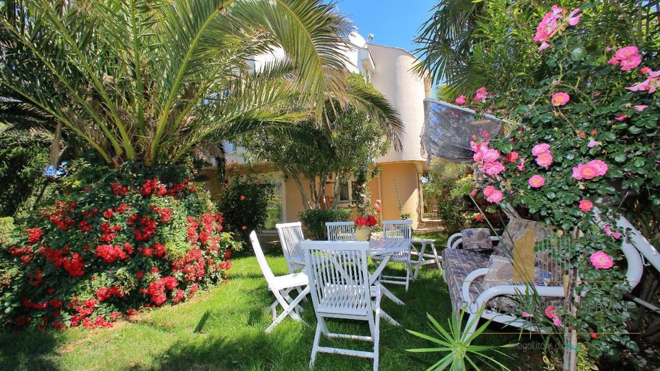 Beautiful apartment villa with a garden 300 m from the beach in Bibinje!