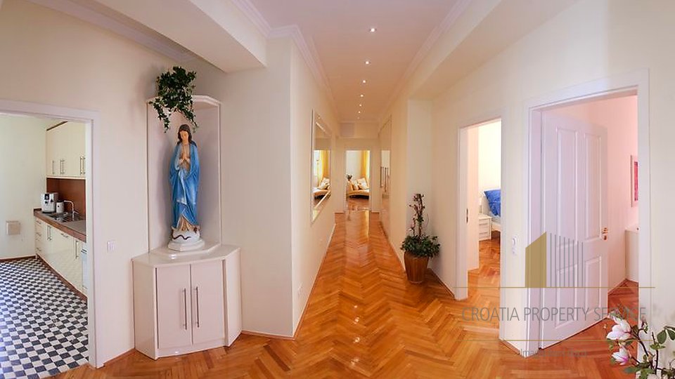 Luxurious apartment in an elite location in the center of Split!