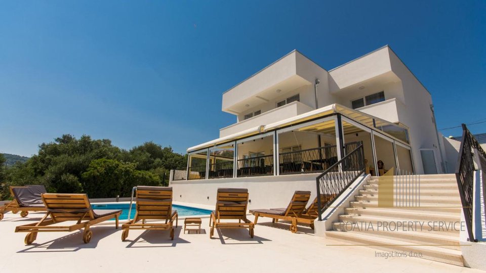 Luxury villa with pool 220 m from the sea on the island of Čiovo!