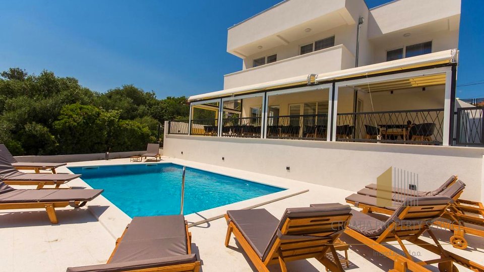 Luxury villa with pool 220 m from the sea on the island of Čiovo!