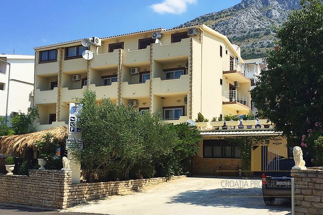 Apart-Hotel with restaurant and swimming pool near Omiš!