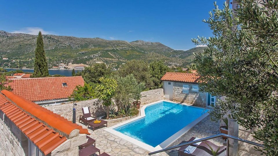 Očarljiva kamnita vila z bazenom v bližini Dubrovnika!