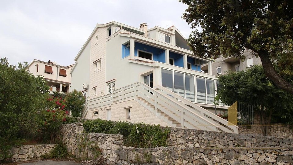 Apartment house in an attractive location, first row by the sea in Sevid!