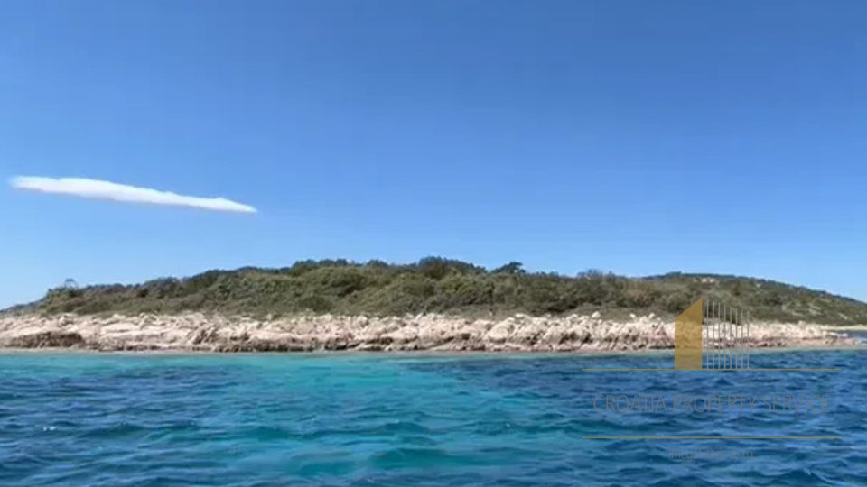 Predivan mali otok u samoj blizini obale u okolici Splita!