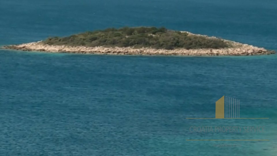A beautiful small island very close to the coast in the vicinity of Split!