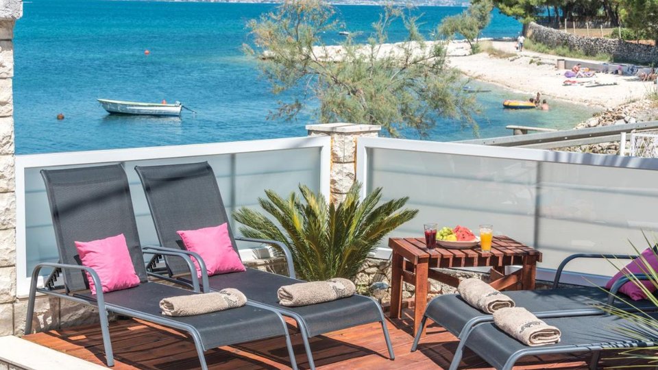 Prekrasana mediteranslka vila prvi red do mora u blizini Trogira!