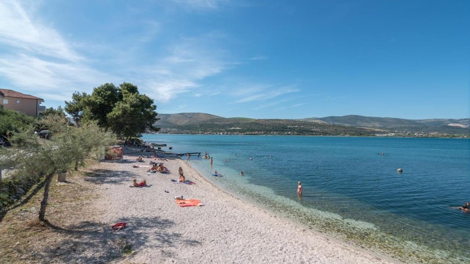 Čudovita sredozemska vila prva vrsta do morja v bližini Trogirja!