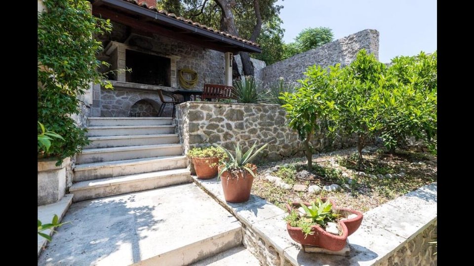 Očarljiva kamnita vila z bazenom v bližini Dubrovnika!