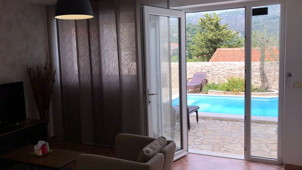 Очаровательная каменная вилла с бассейном недалеко от Дубровника!
