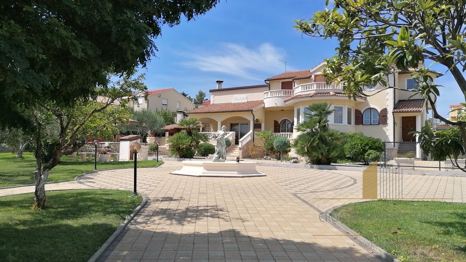 Villa with pool in an attractive location in Vodice!
