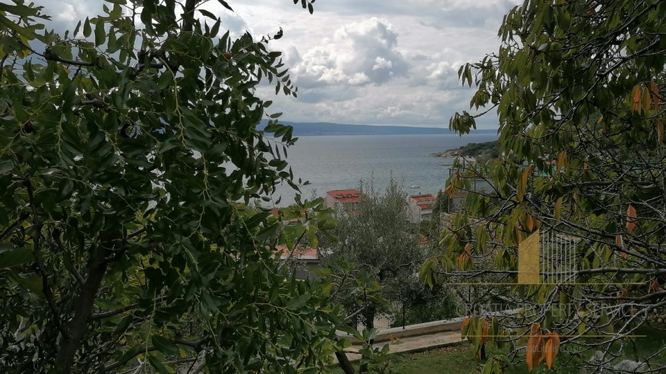 APARTMENT VILLA ON THE OMIŠ RIVIERA WITH UNCREDIBLE 3500 SQM OF LAND!