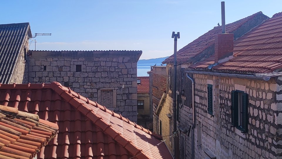 Schönes Steinhaus zur Anpassung am Meer in Kaštel Stari!