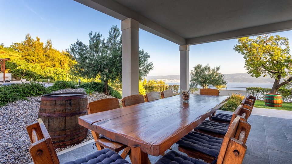 A beautiful villa with a view of the sea near Omiš!