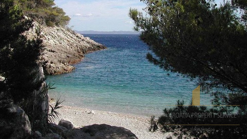 PREDIVNA VILLA SA MNOGO POTENCIJALA SA OTVORENIM POGLEDOM NA MORE!