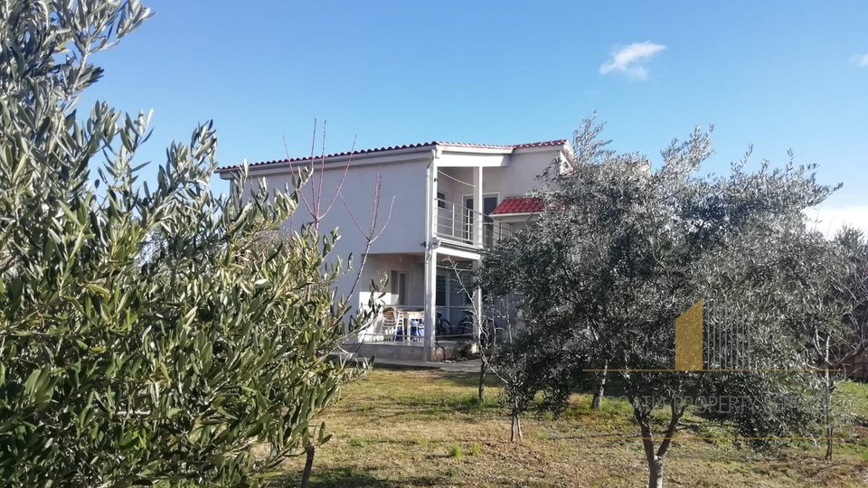 LITTLE HOUSE SURROUNDED WITH OLIVE TREES LOCATED ON LAND SURFACE 3500 SQM IN TOWN TRIBUNJ!