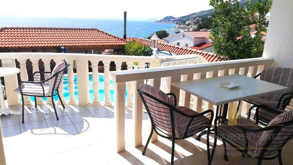 Apartment villa with pool 70 m from the beach in the vicinity of Split!