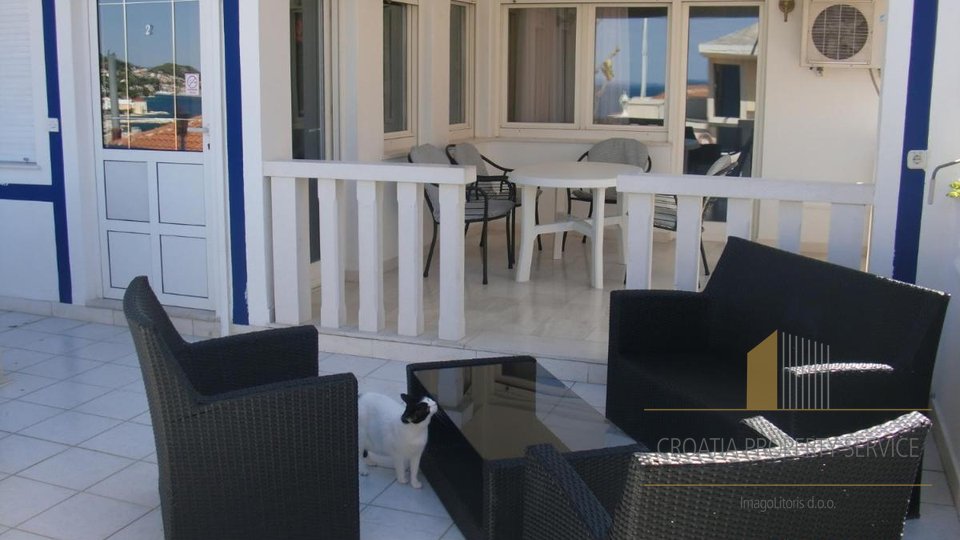 Квартира-вилла с бассейном в 70 м от пляжа в окрестностях Сплита!