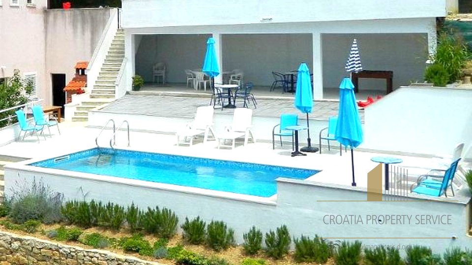 APARTMENT HOUSE WITH POOL ON THE OMIS RIVIERA!