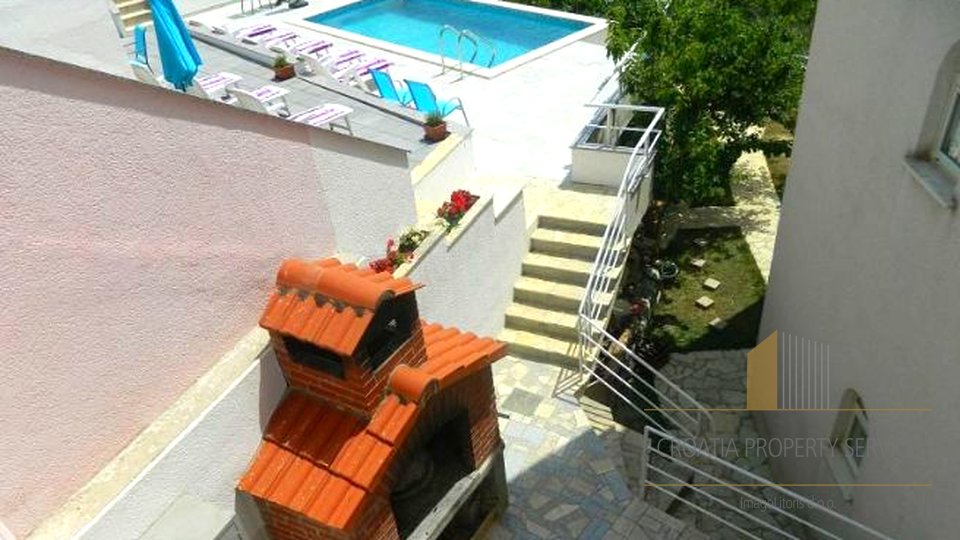 APARTMENT HOUSE WITH POOL ON THE OMIS RIVIERA!