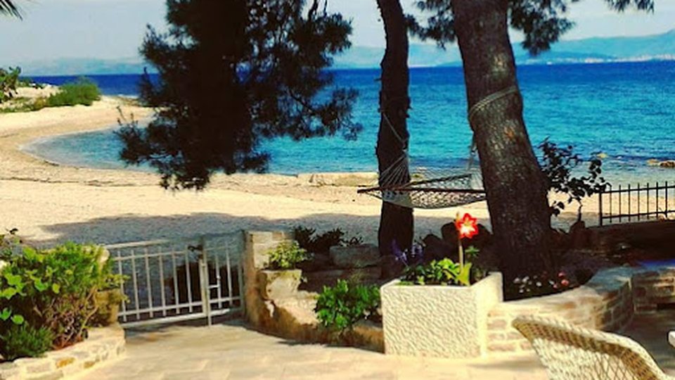 Charming villa on the beach on the island of Brač!