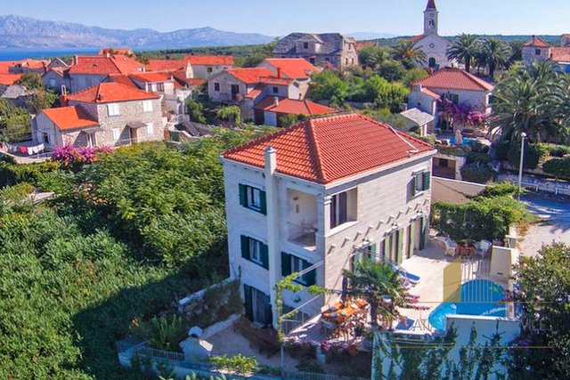 Elegante Steinvilla mit Meerblick auf der Insel Brač!