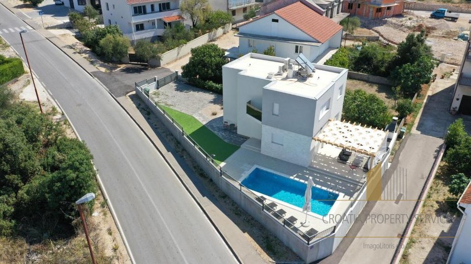 Modern villa near the beach in the surroundings of Šibenik