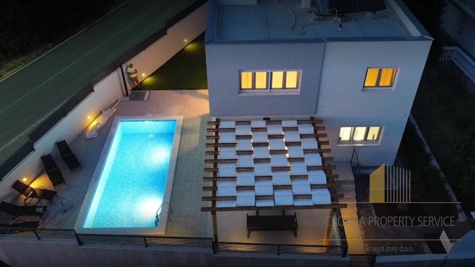 Moderne Villa in Strandnähe in der Umgebung von Šibenik!