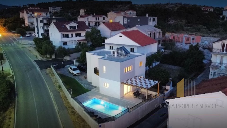 Moderna vila u blizini plaže u okolici Šibenika!
