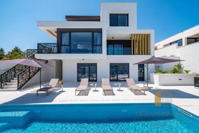 Luxury villa first row to the sea near Zadar!
