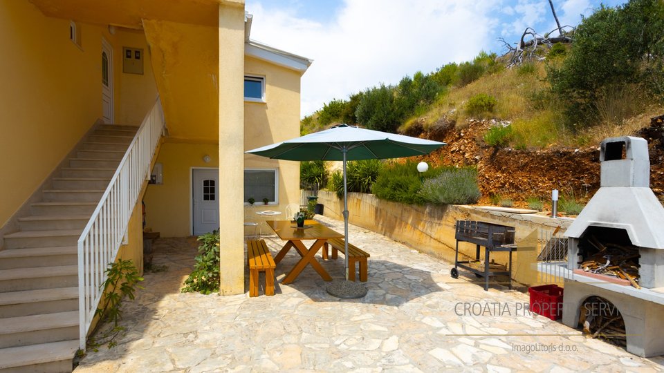 Apartmenthaus mit großem Garten, erste Reihe zum Meer - Makarska Riviera!