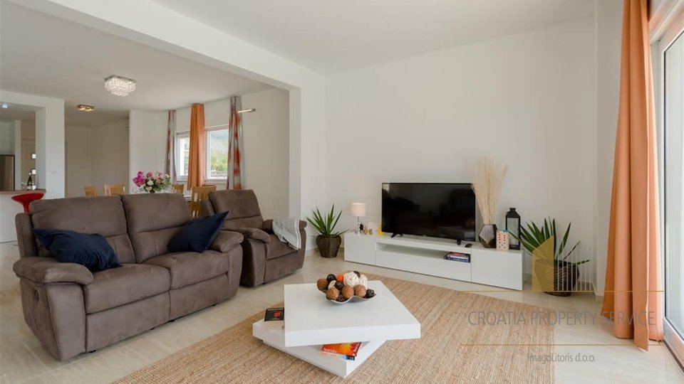 Neue moderne Villa mit Dachterrasse und Meerblick - Trogir!