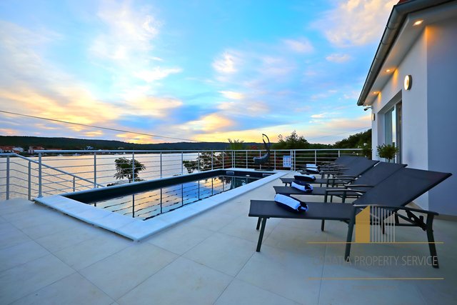 Beautiful villa with pool, first row to the sea - Dugi otok!