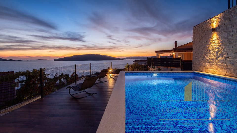 Luxury villa with a panoramic view of the sea on the island of Čiovo!