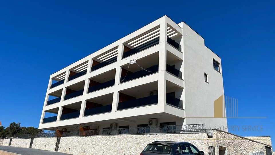 Two-story apartment of 150 m2 with a beautiful view of the sea on the island of Pag!