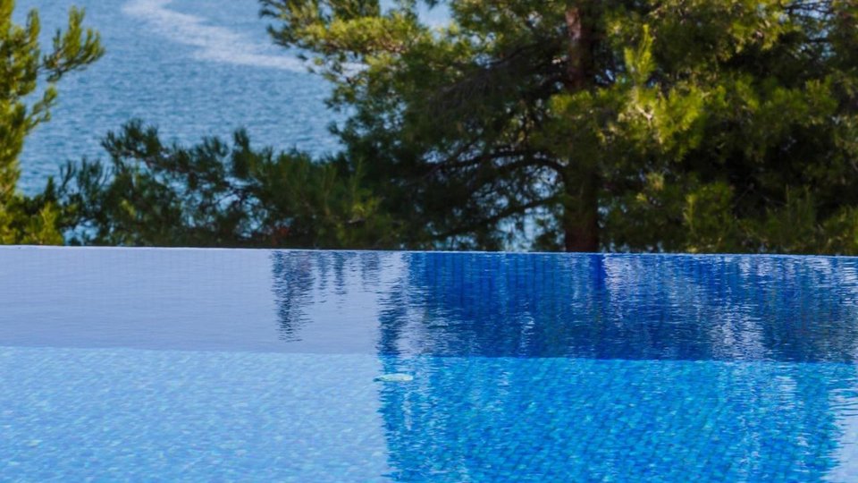 Luxuriöse 5-Sterne-Villa mit Panoramablick auf das Meer in der Nähe von Trogir!