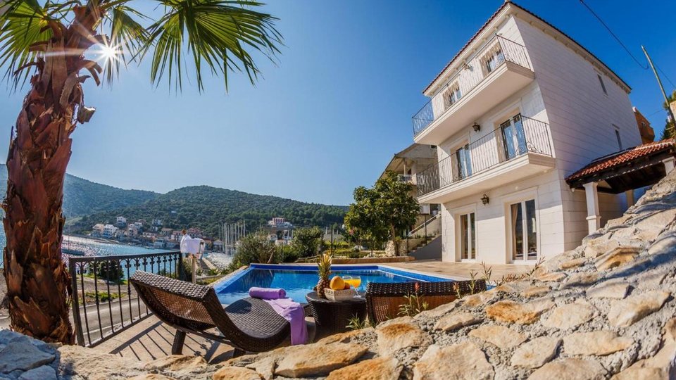 Luksuzna  5* vila sa panoramskim pogledom na more u okolici Trogira!