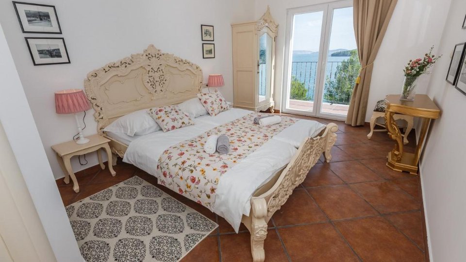 Luksuzna  5* vila sa panoramskim pogledom na more u okolici Trogira!