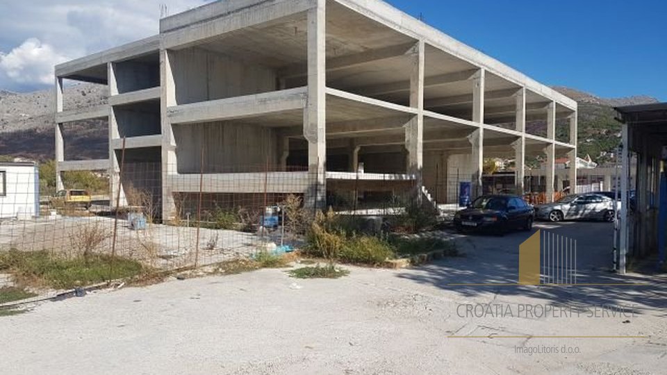 HOTEL IN CONSTRUCTION SITUATED ON THE LAND SURFACE 3881 SQM, ACCOMMODATION WITH THE HIGHEST TRAFFIC ROAD OF SPLIT - DALMATIAN COUNTY! SPLIT!