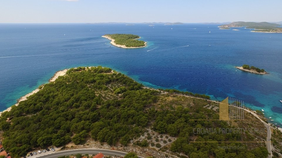 Luxury apartment in an attractive location 50 m from the sea in the vicinity of Šibenik!