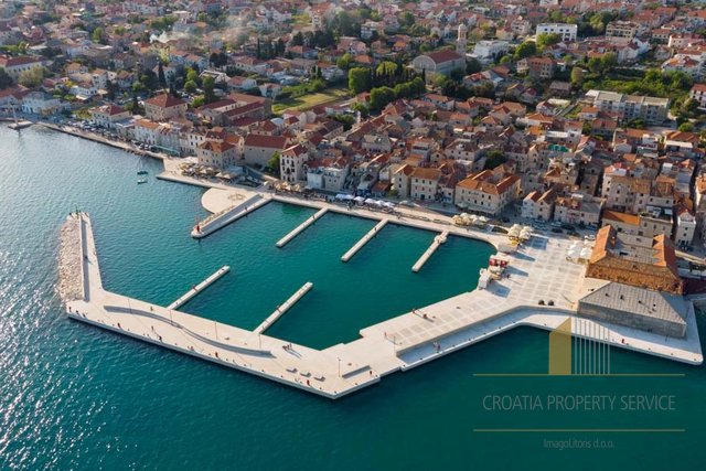 Apartment in an attractive location 30 m from the sea in the center of Kaštel Stari!
